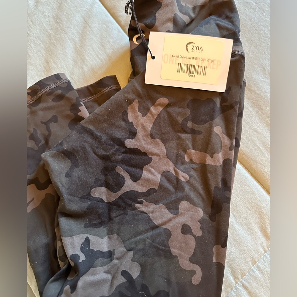 NWT ZYIA capri leggings